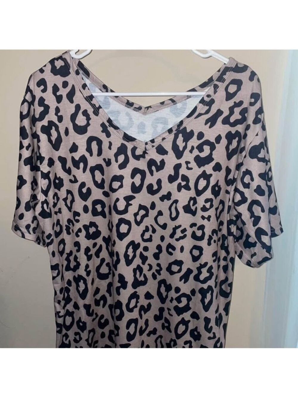 Women's Leopard Print V Neck Top - Picture 4 of 5